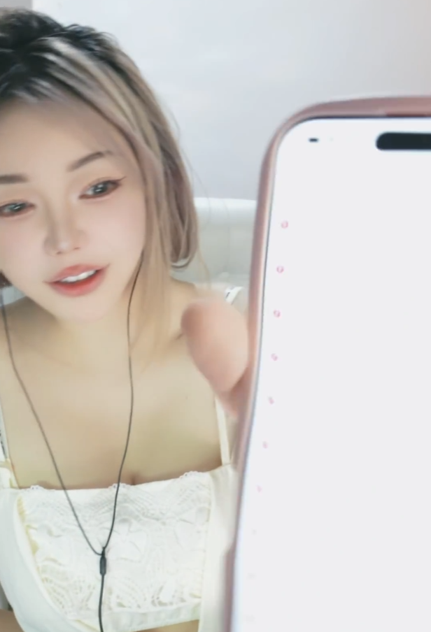 _从“胸是假的”到“包养”，刘飞儿损招应对，骚扰者私信被曝光_从“胸是假的”到“包养”，刘飞儿损招应对，骚扰者私信被曝光