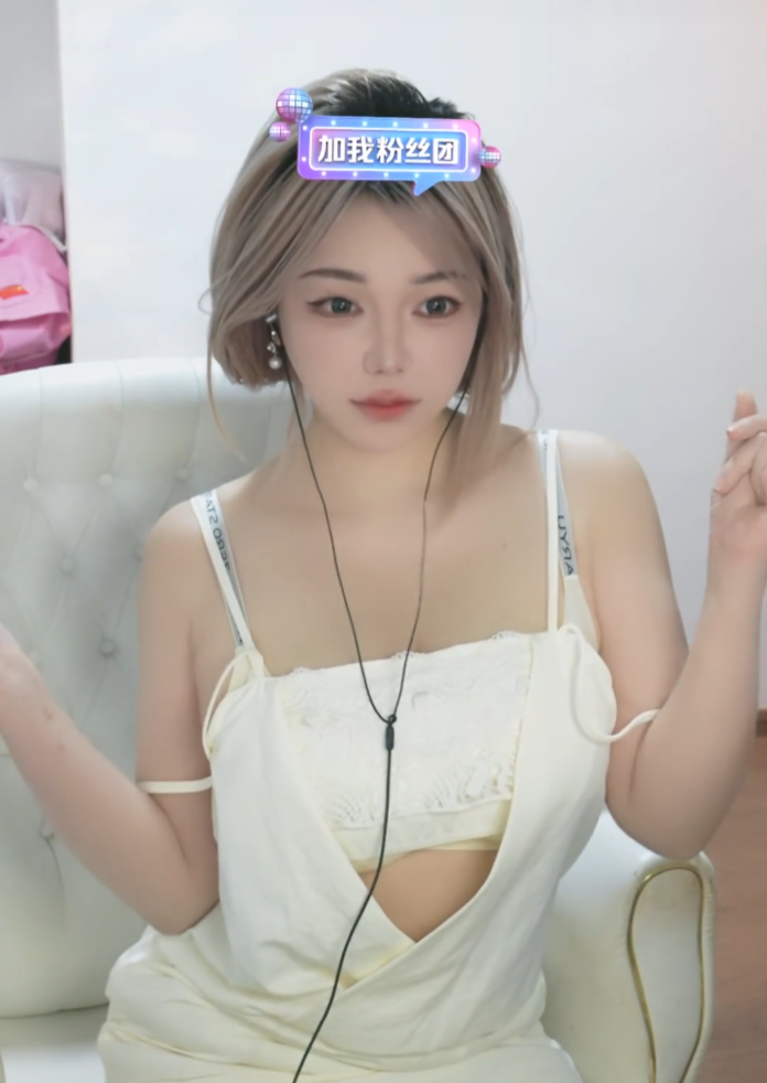 _从“胸是假的”到“包养”，刘飞儿损招应对，骚扰者私信被曝光_从“胸是假的”到“包养”，刘飞儿损招应对，骚扰者私信被曝光