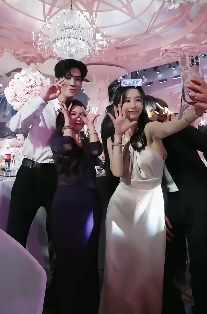 封禁网红赵本六“强蹭”小白龙回归？何婧婧喊话男友，婚礼要有K总婚礼级别_封禁网红赵本六“强蹭”小白龙回归？何婧婧喊话男友，婚礼要有K总婚礼级别_