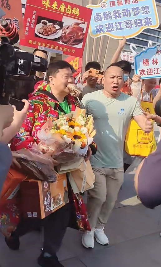 龅牙哥和茫然弟爆红图文大全__神豪小梵哥怒怼崔阿扎