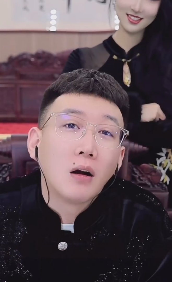 白小白牌牌琦合体直播_牌牌琦白小白直播回放_