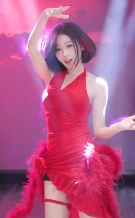 十年擦边为公益？小深深测试某音违规点！张二嫂怒撕陶大帅