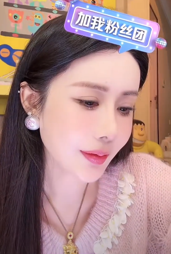 _韦雪签约前夫陈平，不上班来