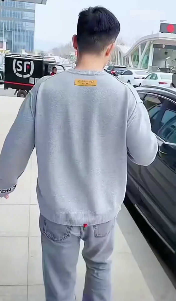 _韦雪签约前夫陈平，不上班来