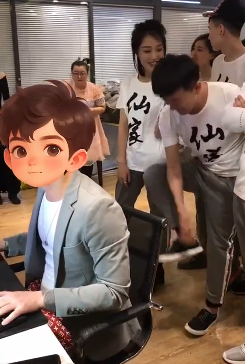 韦雪签约前夫陈平，不上班来