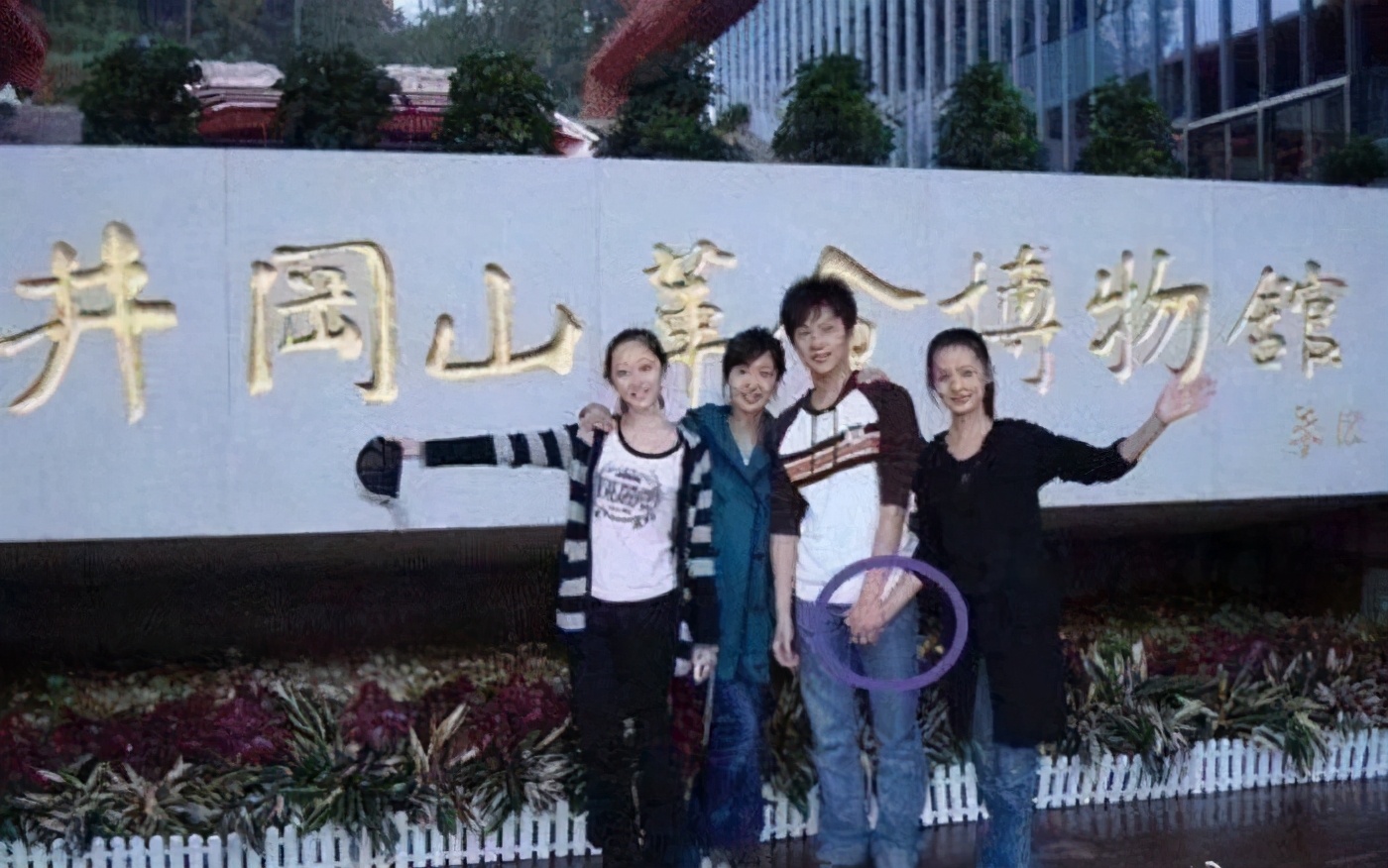 李沁工作室头像相似 邓伦工作室头像相似 李沁杨洋复合可能性_李沁的头像图片