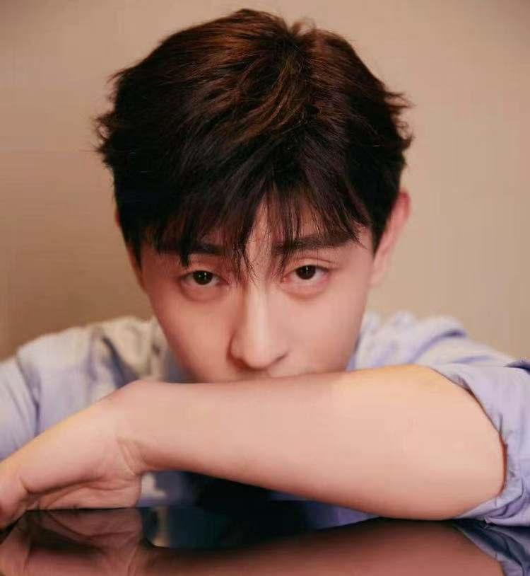 邓伦李沁戴戒指_李沁的头像图片_邓伦李沁恋情