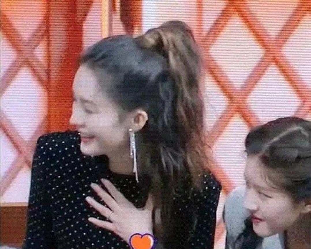 邓伦李沁戴戒指_邓伦李沁恋情_李沁的头像图片