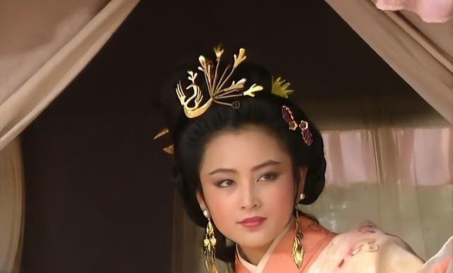 _貂蝉为吕布送行_吕布把貂蝉献给了谁