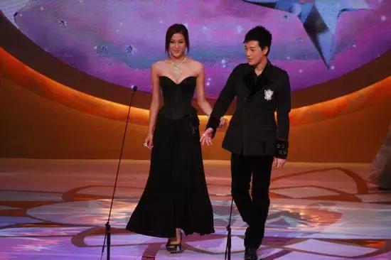 陈展鹏女友钟嘉欣_钟嘉欣生子TVB娱乐新闻_钟嘉欣宝宝出生新闻