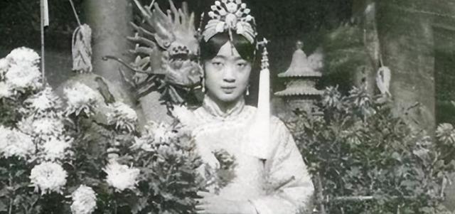 和皇后婉容有染的侍卫,靠着溥仪给的400大洋,如今子孙身价过亿_和皇后婉容有染的侍卫,靠着溥仪给的400大洋,如今子孙身价过亿_