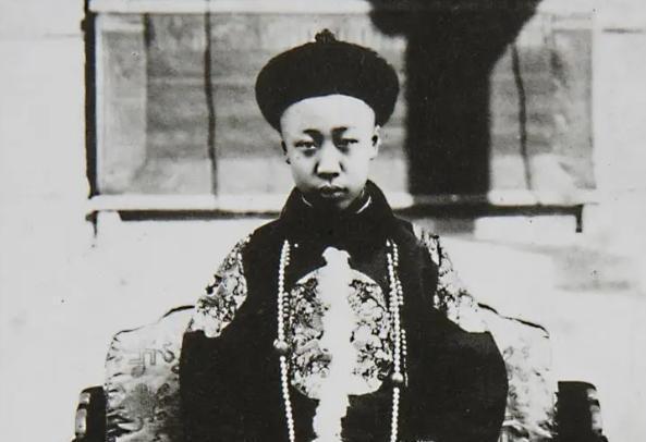 _和皇后婉容有染的侍卫,靠着溥仪给的400大洋,如今子孙身价过亿_和皇后婉容有染的侍卫,靠着溥仪给的400大洋,如今子孙身价过亿