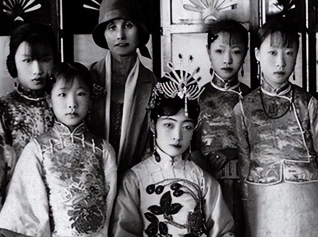 _和皇后婉容有染的侍卫,靠着溥仪给的400大洋,如今子孙身价过亿_和皇后婉容有染的侍卫,靠着溥仪给的400大洋,如今子孙身价过亿