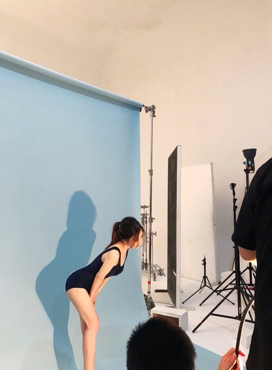 抖音网红美女主播冯提莫黄色短裙写真图集第5张