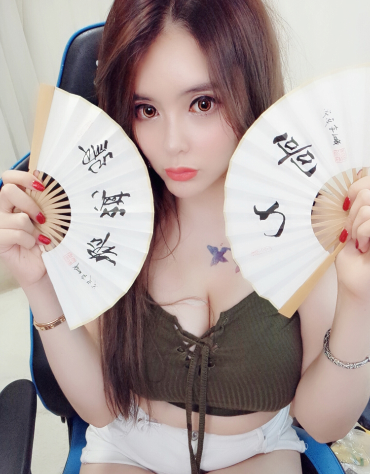 斗鱼人气张琪格主播生活写真照片第4张