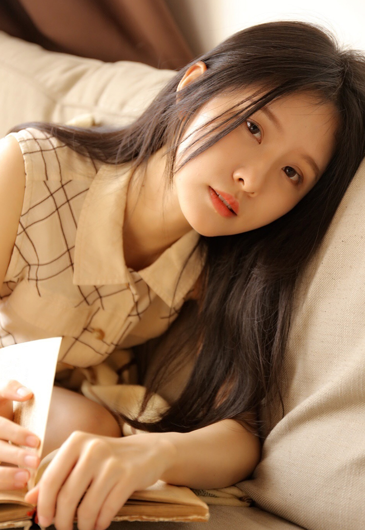 斗鱼人气主播阿冷生活写真照片第5张