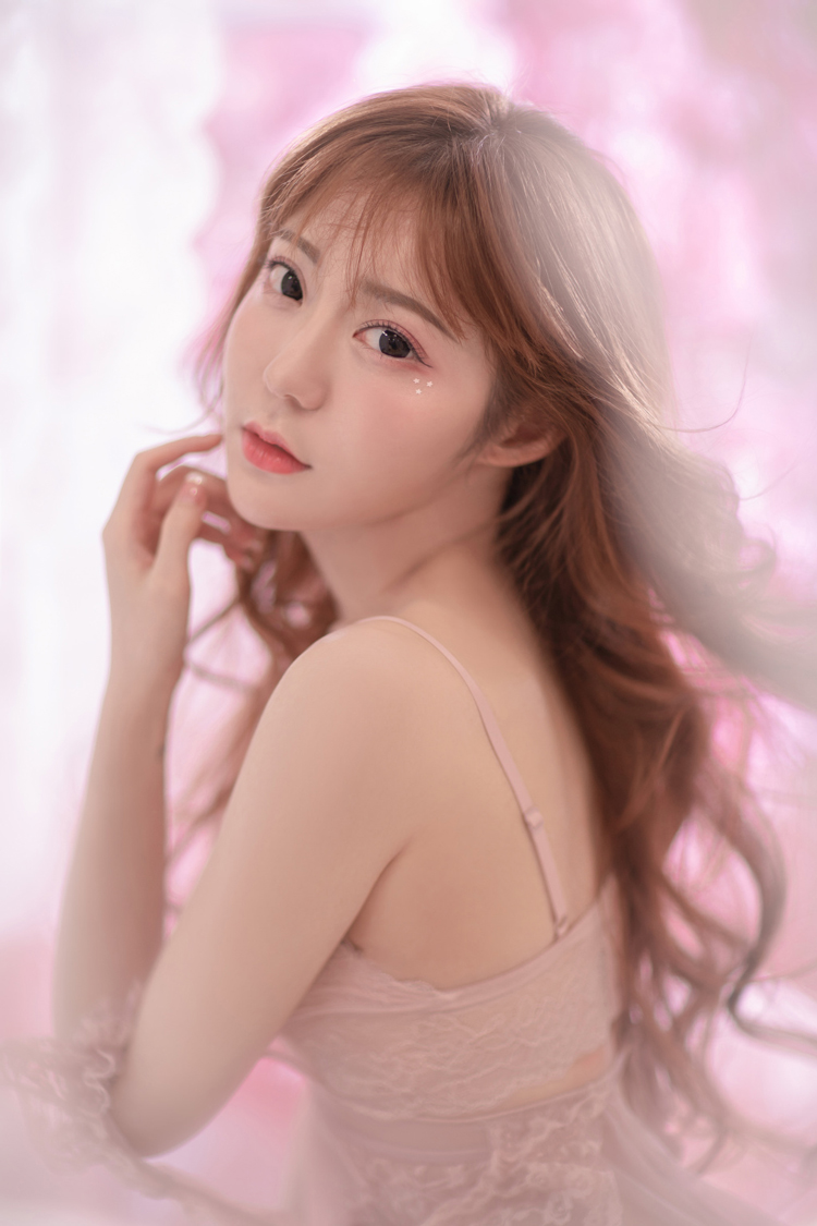 YY当红主播星妹妹性感写真照第6张