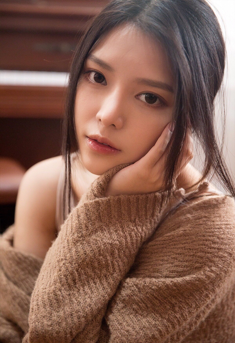 斗鱼人气主播丑人齐写真照片套图第3张