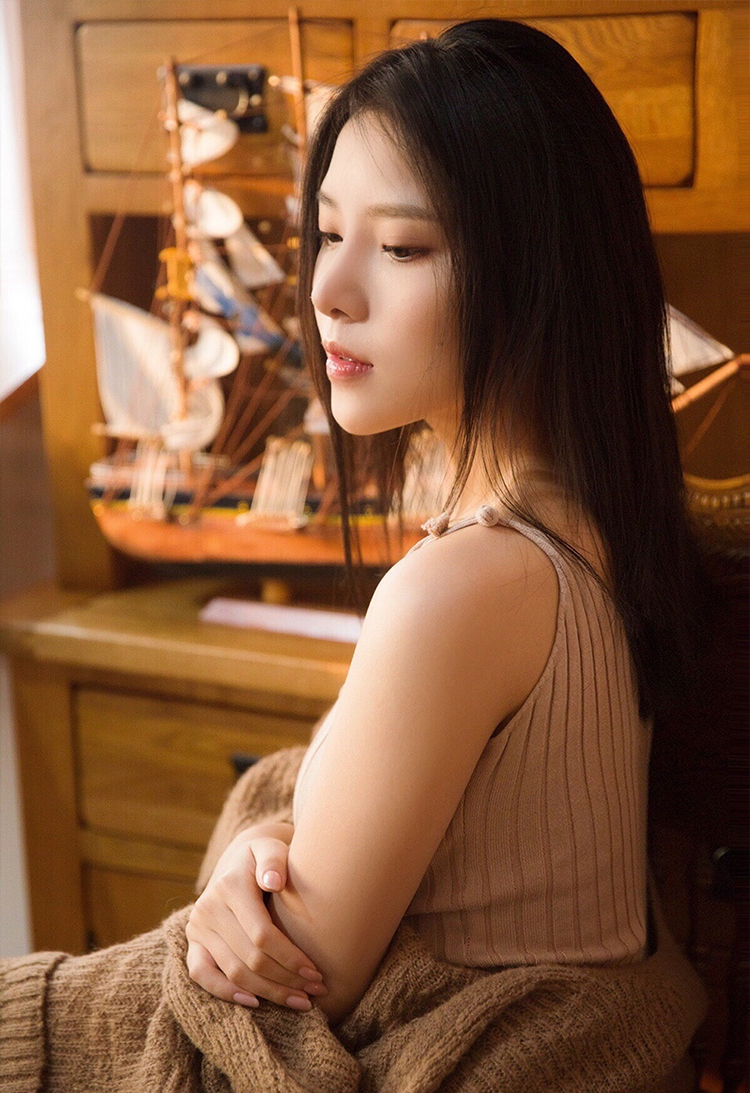 斗鱼人气主播丑人齐写真照片套图第7张