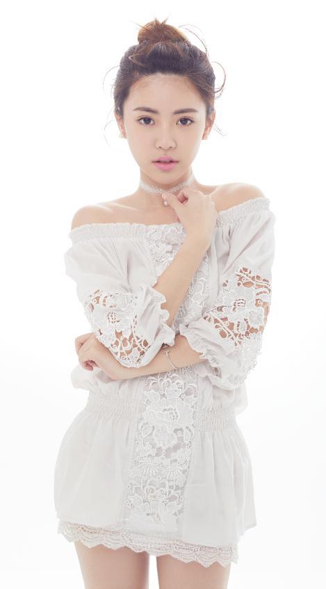 清纯妹子斗鱼主播周淑怡写真照合集第5张