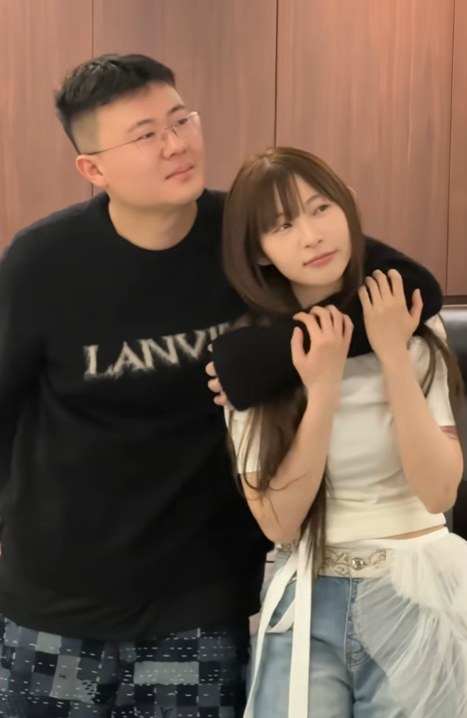 痞幼澄清没和泽龙恋爱,是工作关系!腿腿被网暴哭诉回应,我受益了被骂没反驳!(图4)