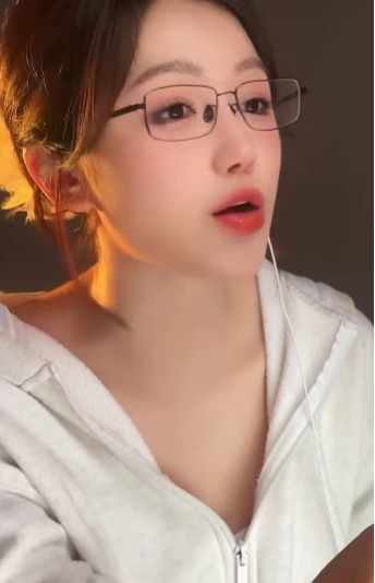 他赚钱太飘家产被败光！学费都没人管！头部女主播开老爸专场！早年直播只为3k底薪！(图2)