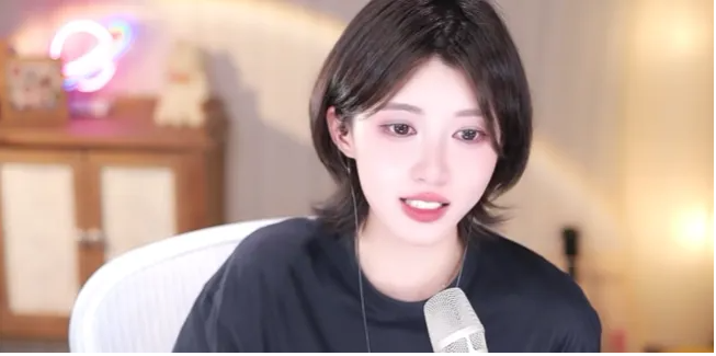 在斗鱼仇人太多混不下去!百级女主播胡嘉一泪崩宣布转战抖音!不愿再被骂晦气!希望能成粉丝的骄傲!(图2)