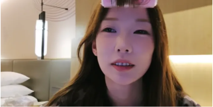 现在看到番薯就应激!诺米一姐疯狂暗讽985!直言自己人气都比那边高!(图1)