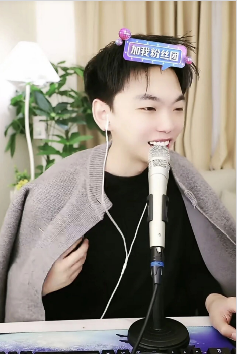 阿哲一夜回到解放前？玄律爆料变卖家产还违约金！七夜永退互联网！苏姗姗自爆星巴克打工一月工资一千块！(图1)