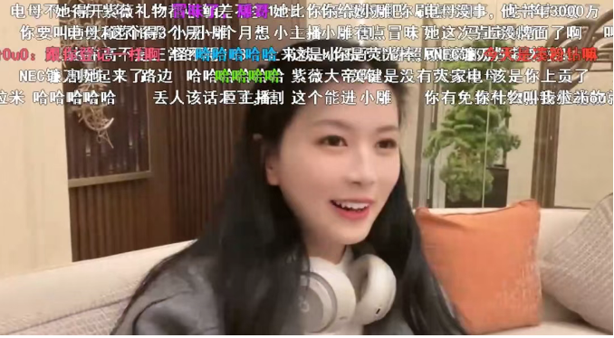 斗鱼退网女主播被曝可能来刀区团播当助理!弹幕满屏吐槽:别沾!又要蹭?(图2)