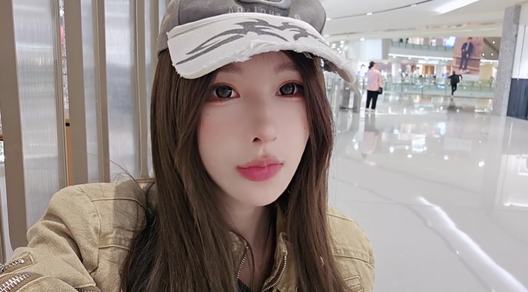 家里播也不行!小雅被强制要求停播!称自己非常懵逼!本来租辆法拉利兜风!(图1)