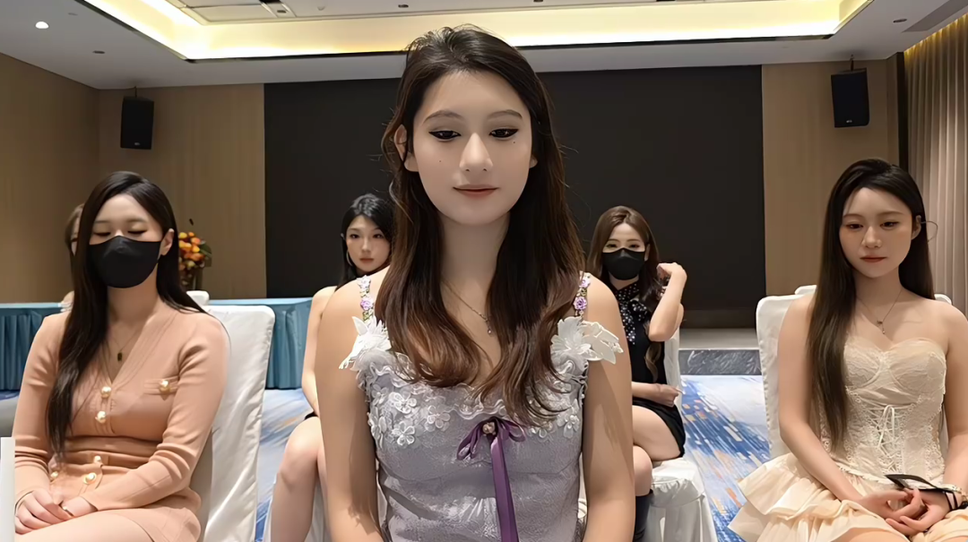 在1995播了两天走了!张开朗面试前1995女主播!当时小酷开幻影接的她!(图2)