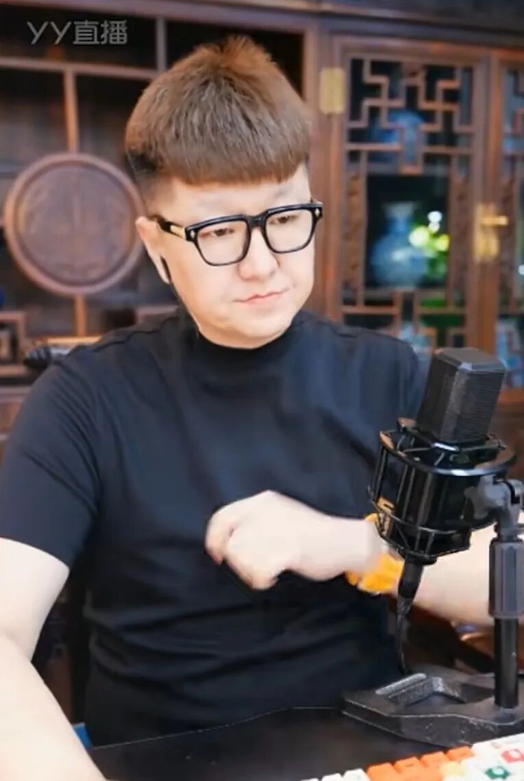 King皇发文，拒刷赵小磊！文妹报平安，文儿出院！大佛回应阿哲违约金，一年能挣回来！(图3)