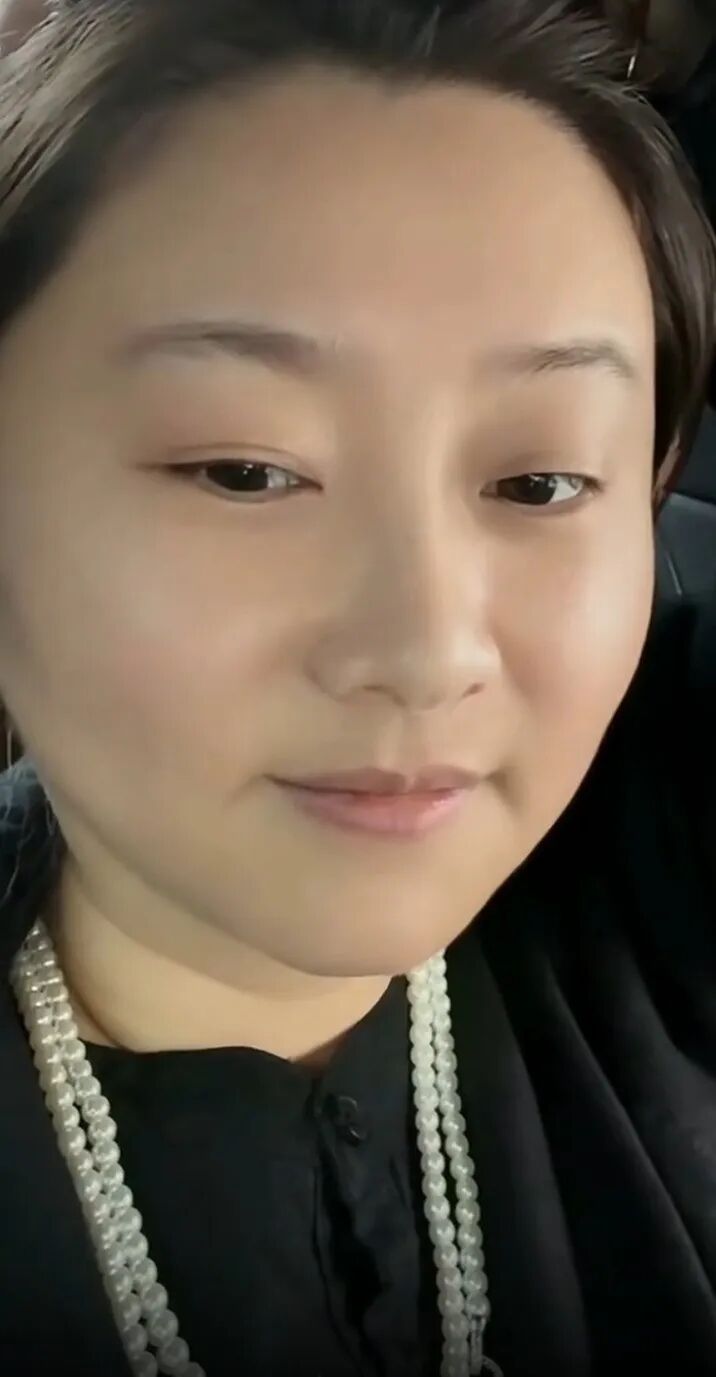 又整了，芮甜甜自爆双眼皮动刀！微凉回应续约YY，爆官方！菲儿素颜开播！大佛嘲网红虚假繁荣！(图2)