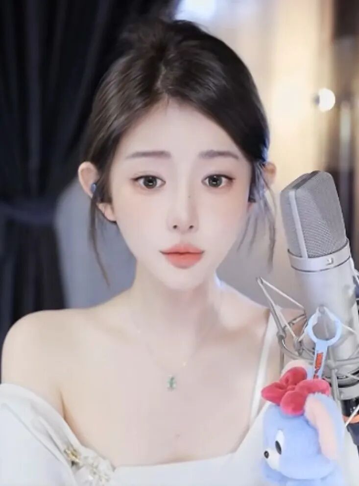 又整了，芮甜甜自爆双眼皮动刀！微凉回应续约YY，爆官方！菲儿素颜开播！大佛嘲网红虚假繁荣！(图4)