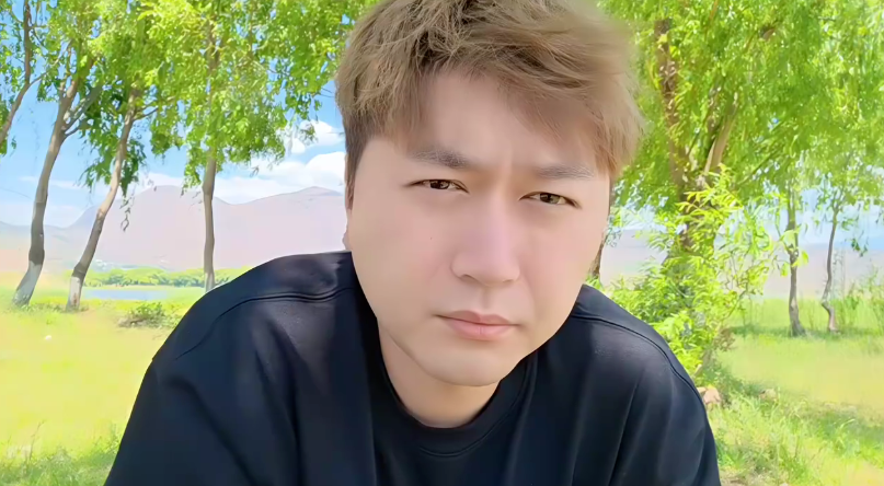 飞云我点你了！神豪G指脑门M飞云！1000万点灯！别拿你的工程款挑战我零花钱(图1)