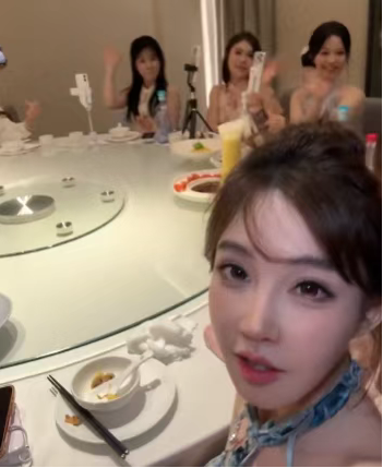 前斗鱼一姐“承认整容”登上微博热搜！开播回应确实整了！主动关美颜，自信展示真实颜值！(图3)