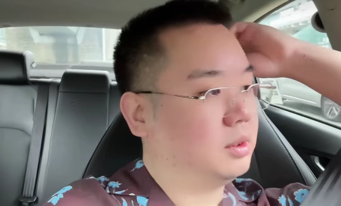 抽象一哥加入985团播！不愿睡帐篷冲流水突破底线！四字禁词彻底放开！(图1)