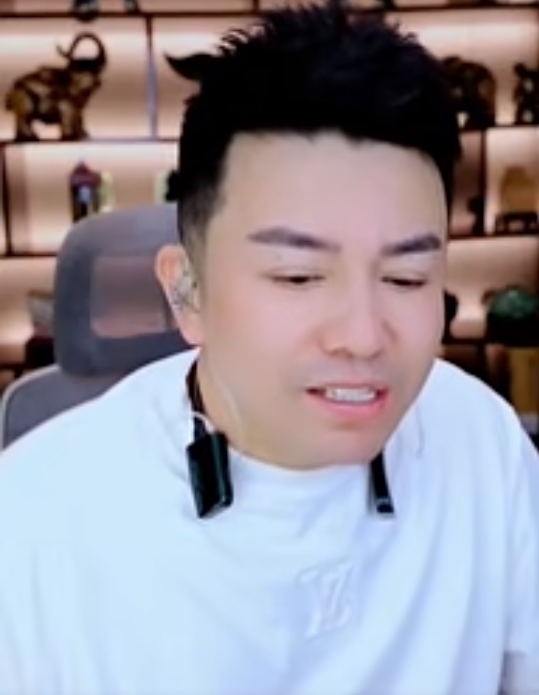 能屈能伸，老塔自曝闷声发财之道！27分钟赔一辆路虎：老塔放话这辈子都恨你！傻宣吐槽直播赚钱难(图3)