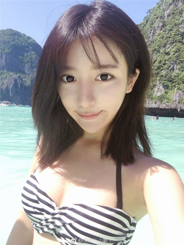 抖音主播呆妹儿小霸王高颜值生活美照大全第2张