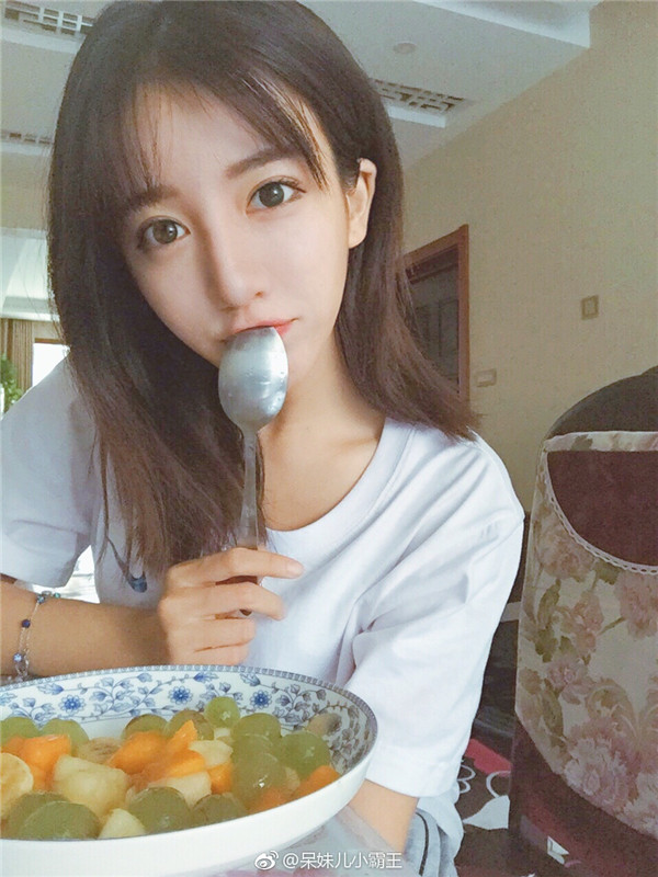 抖音主播呆妹儿小霸王高颜值生活美照大全第5张