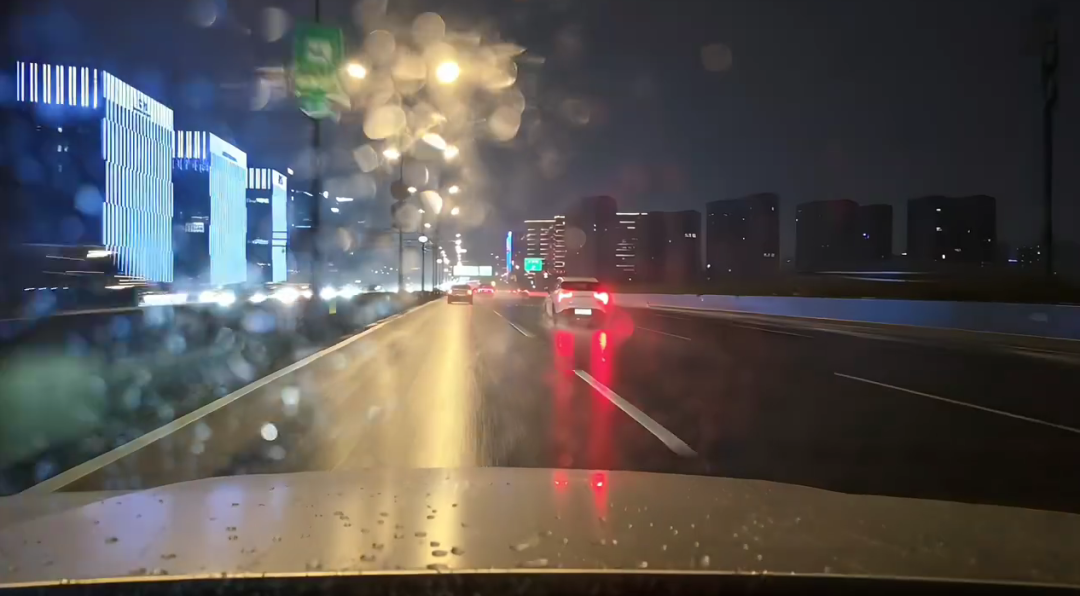 小龙女也想吃大票、也想改变！小酷表态！95没有几个主播能跟她比！(图1)