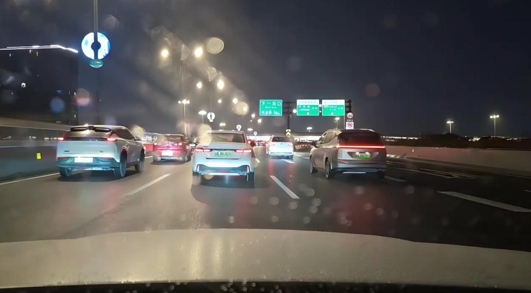 小龙女也想吃大票、也想改变！小酷表态！95没有几个主播能跟她比！(图2)