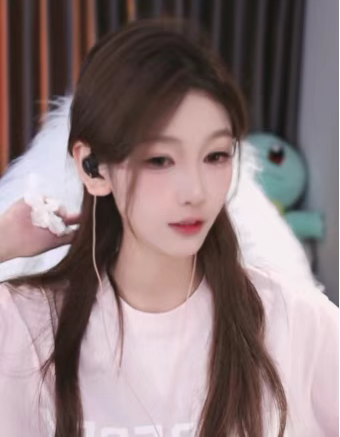 外出打工没法回家过年！前一姐合同受限遗憾缺席刀2：每天都会看斗鱼！怕被骂不敢看弹幕！(图2)