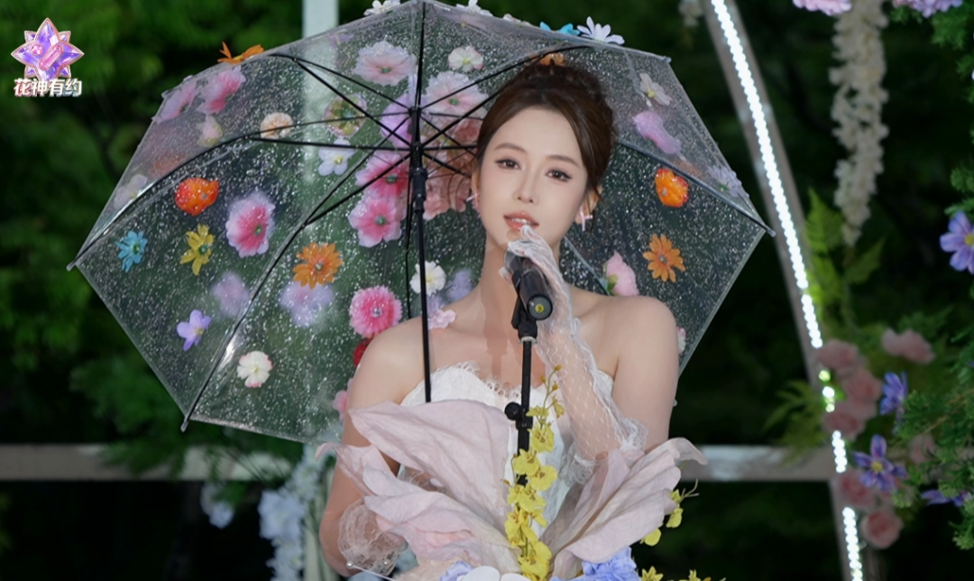 花海取代红毯，YY春季头条答谢会落幕，雨中“花神秀”惊艳全场(图5)