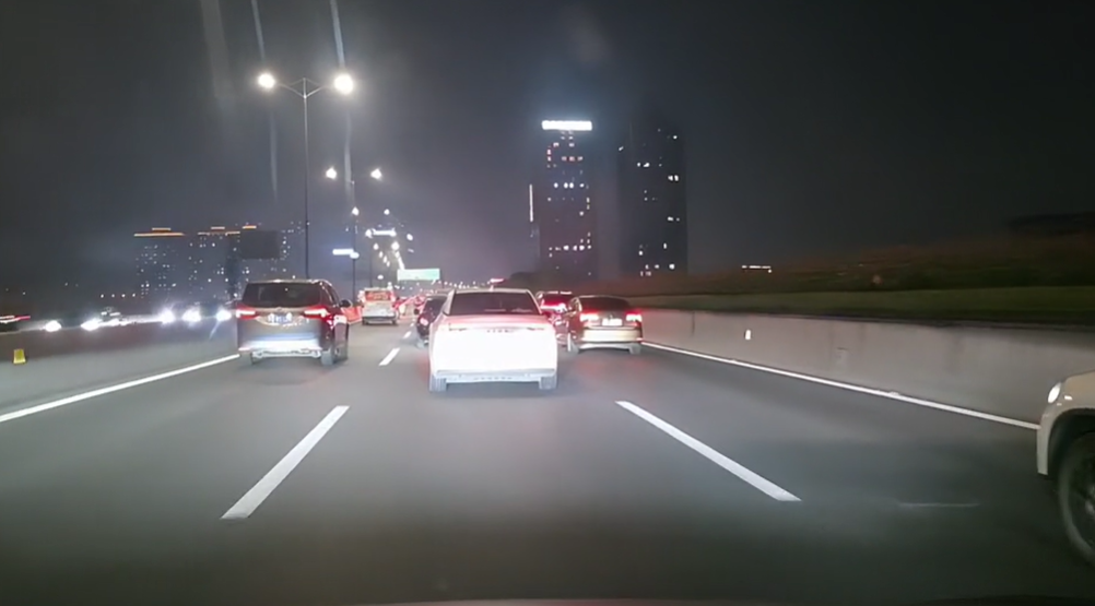 大哥给投资的！1000多平马上开业！小龙女回应退网开店！故意刺激小黑子！(图2)