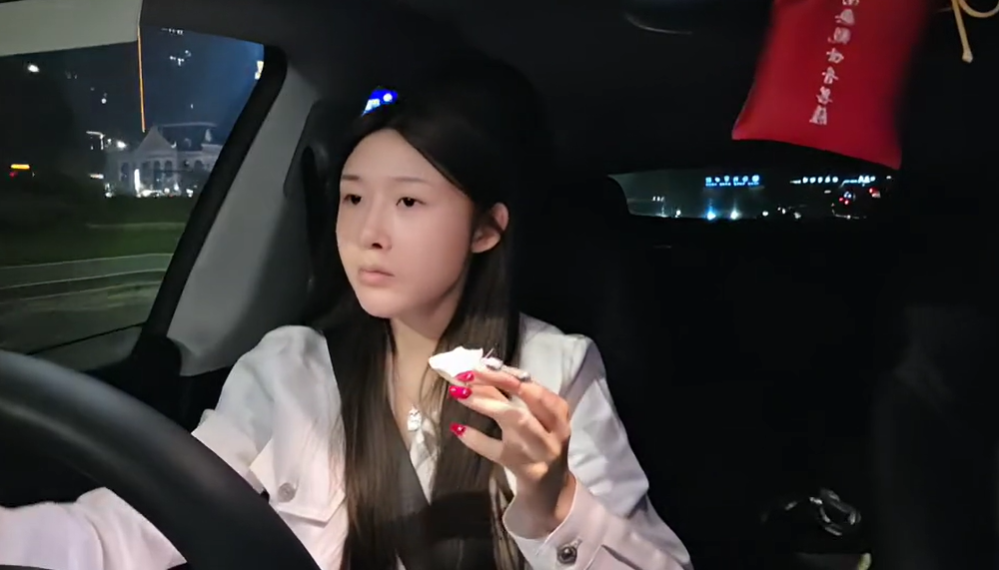 大哥给投资的！1000多平马上开业！小龙女回应退网开店！故意刺激小黑子！(图1)