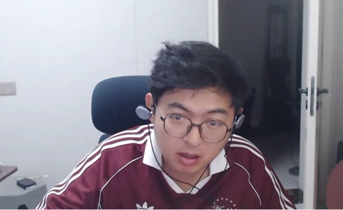 她再整容也没用!百级户外锐评户外一姐!炮轰团播全是小T妹:没文化!对钱没概念!(图2)