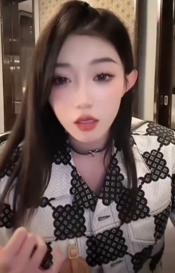 听到PPQ和女性打电话?小伊伊当场翻脸摔东西,沈曼自曝深夜赴约四川可乐至凌晨5点?(图1)