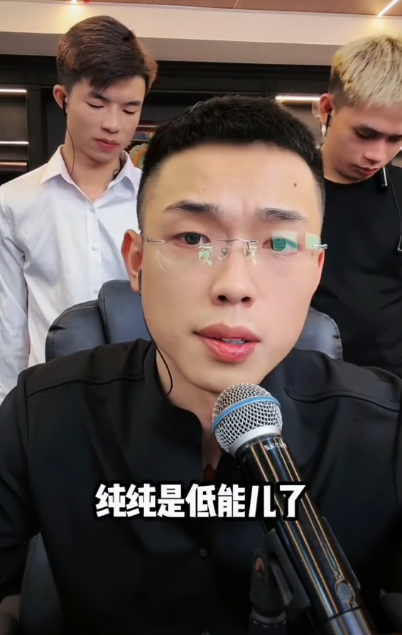 离婚后巴扎黑首次曝光妻子“小冠军”富家女背景,梦瑶惹怒方丈被无限期雪藏?(图5)